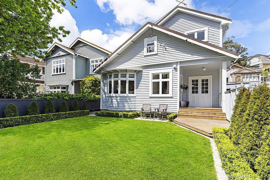 45 Severn Street, Island Bay, Wellington - Carousel 1