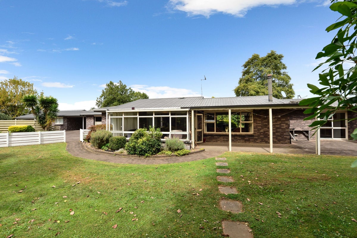 156 Lee Martin Road, Cambridge - Carousel 2