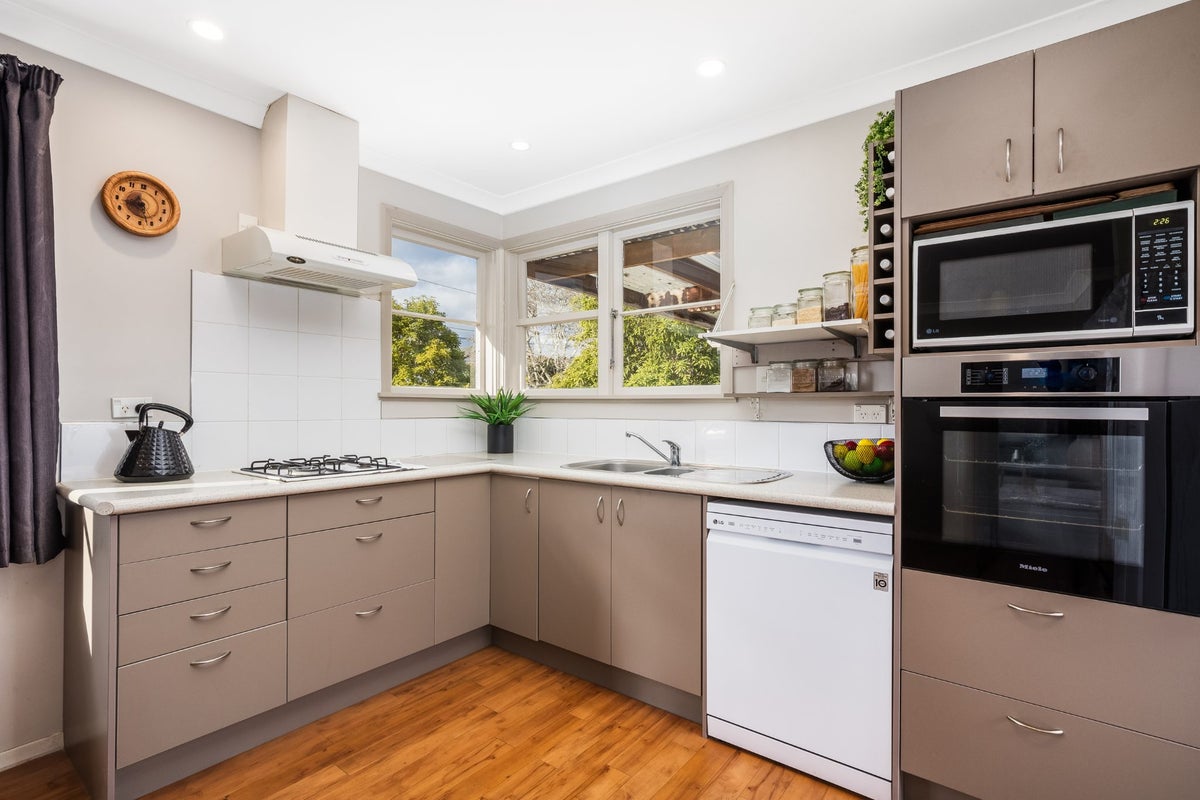 14 THACKERAY STREET, Trentham, Upper Hutt - Carousel 2
