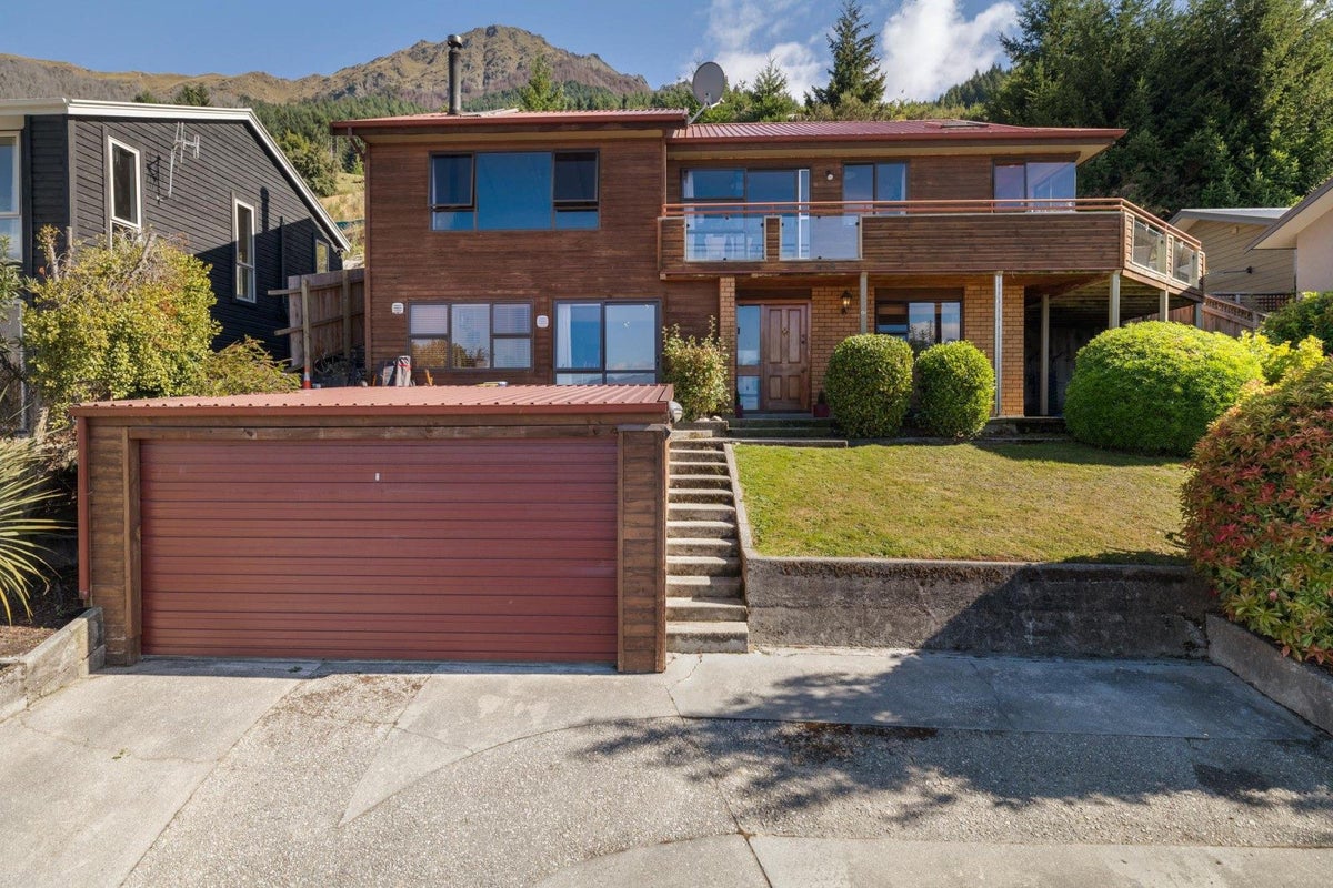 48 Wynyard Crescent, Fernhill, Queenstown - Carousel 1