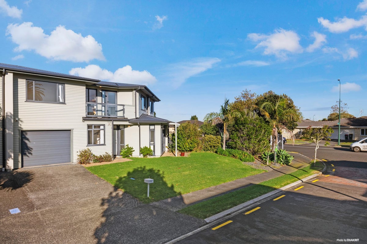 9/2 Armoy Drive, East Tamaki, Auckland - Carousel 2