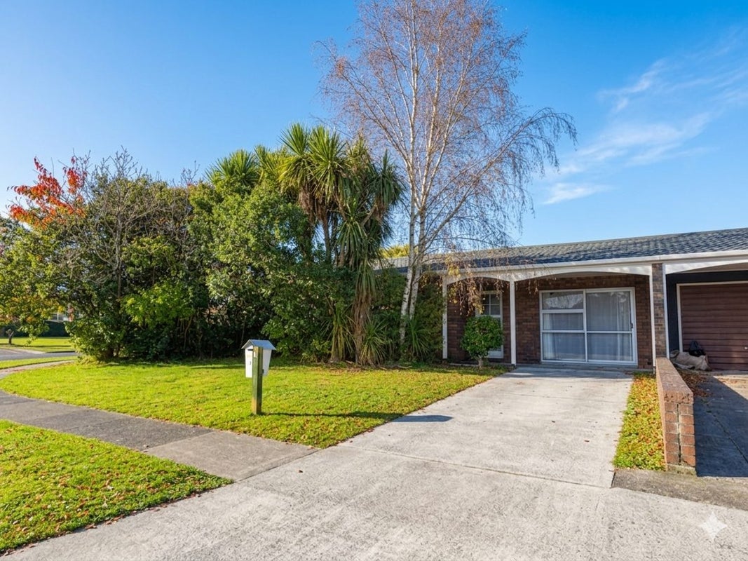 4 Westhaven Grove, Takaro, Palmerston North - Carousel 2
