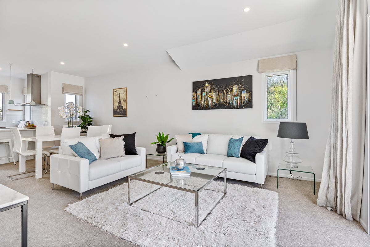 13 Glenbrae Glade, Glen Innes, Auckland - Carousel 1