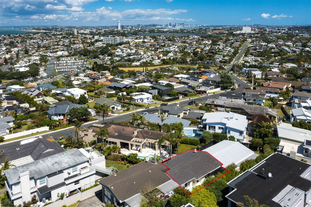 2/64 Seaview Road, Castor Bay, Auckland - Carousel 20