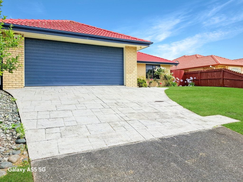 4 Shiraz Place, Henderson, Auckland - Carousel 2