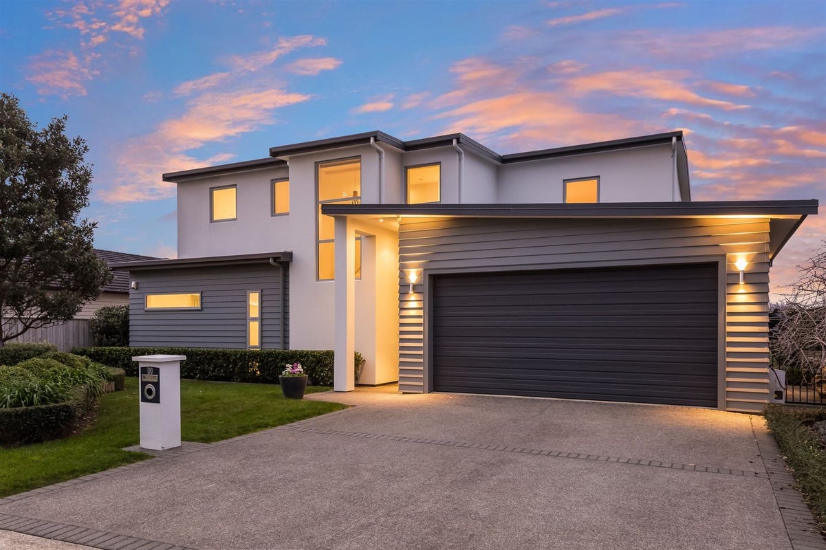 100 Te Puia Drive, Aotea, Porirua - Carousel 1