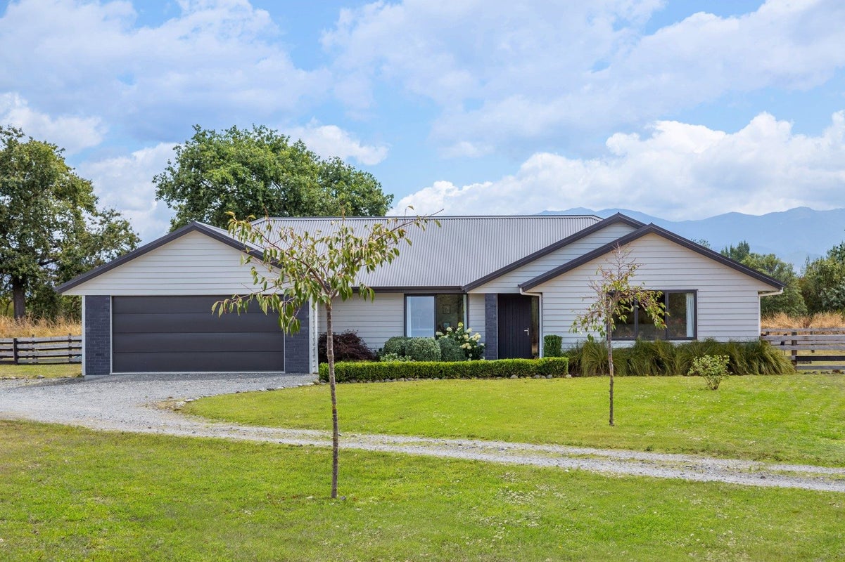 471 State Highway 2, Masterton - Carousel 2