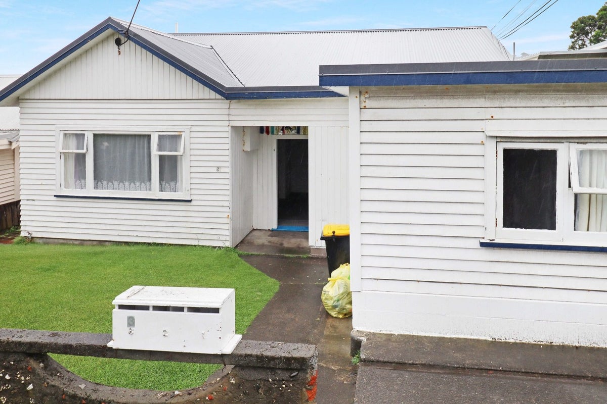 52 Lonsdale Crescent, Rongotai, Wellington - Carousel 1