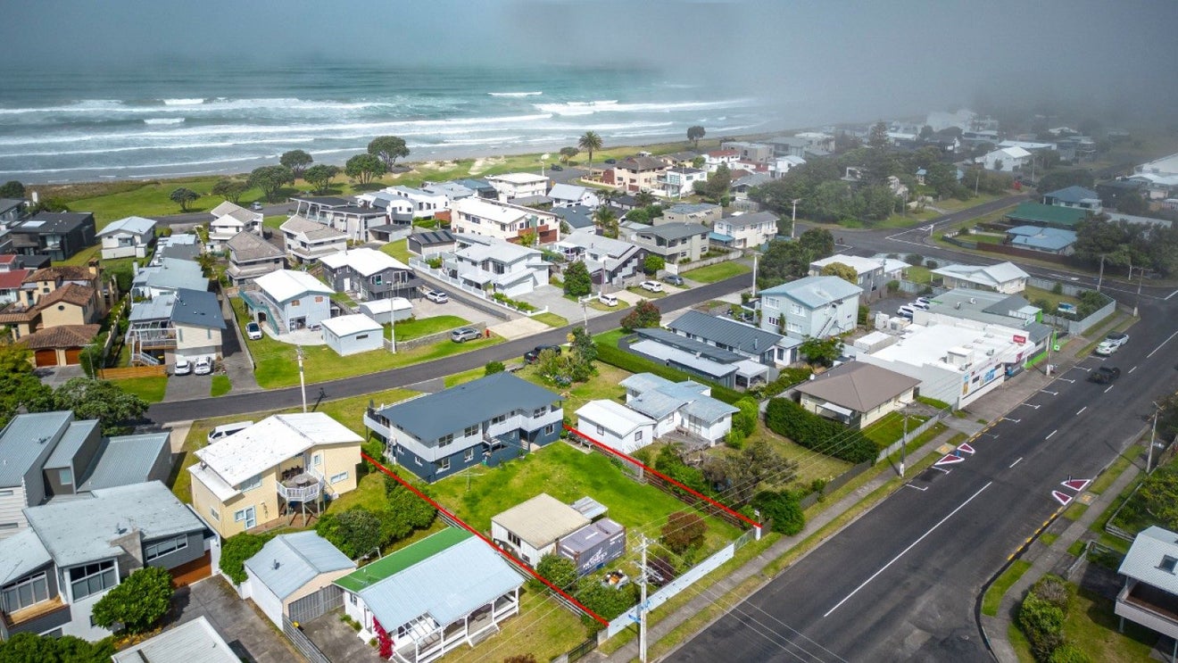 320 Ocean Road, Whangamata - Carousel 29