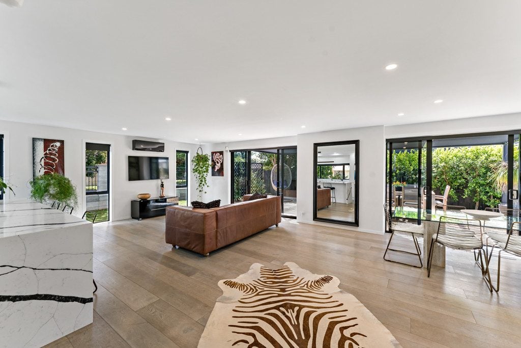 2 Tollana Road, Te Atatu Peninsula, Auckland - Carousel 2