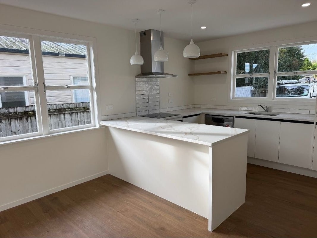 5 Levesque Street, Birkdale, Auckland - Carousel 1