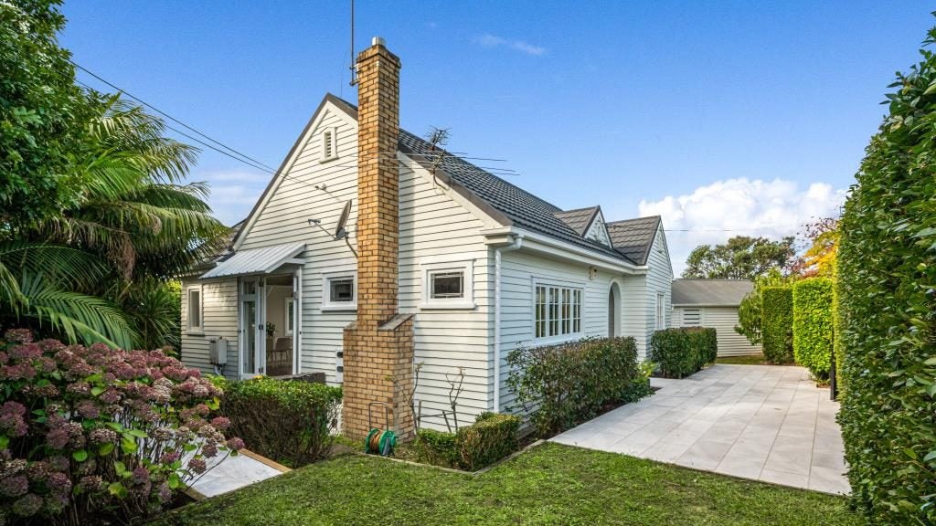 15 Sunny Brae Crescent, Westmere, Auckland - Carousel 1