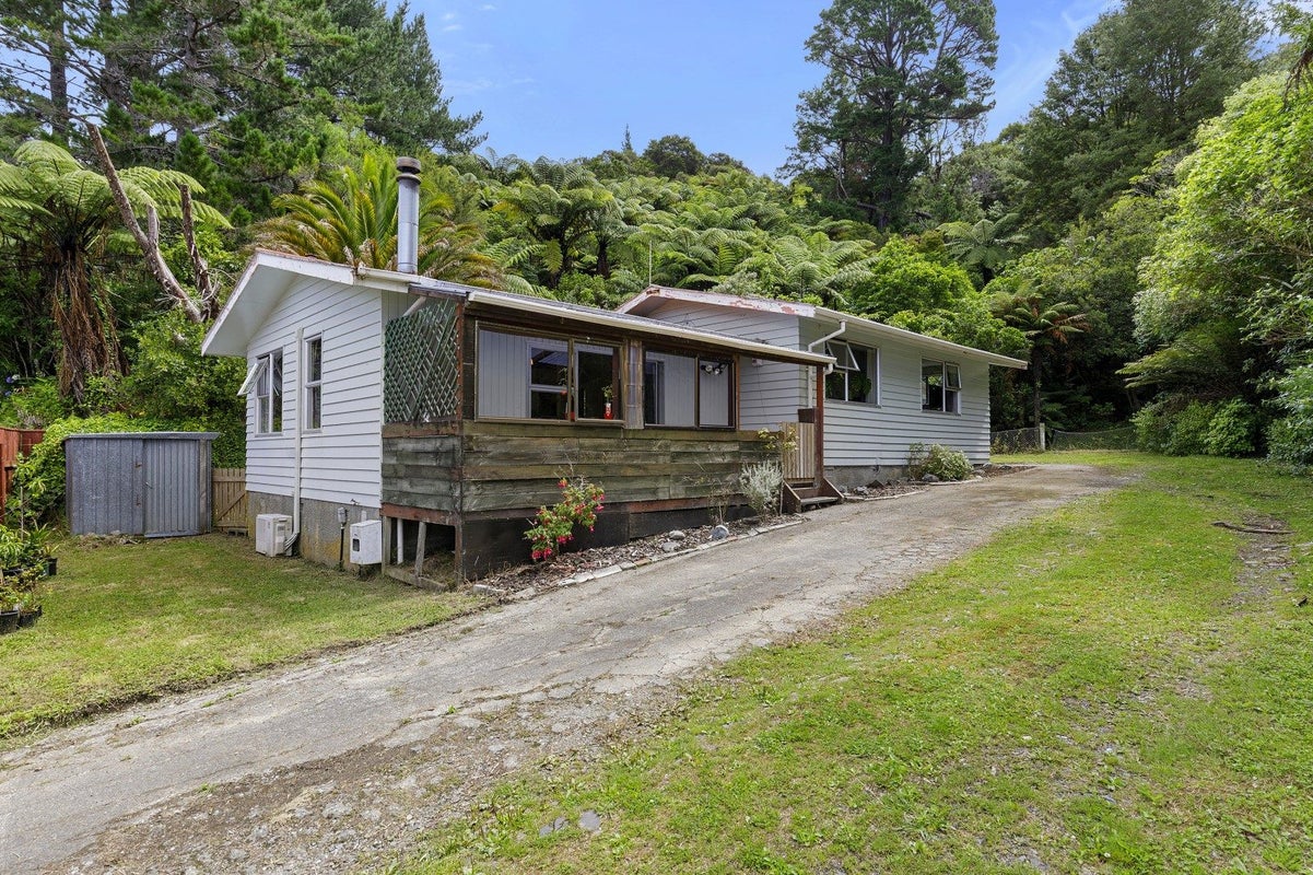 7 Waipuna Grove, Stokes Valley, Lower Hutt - Carousel 1