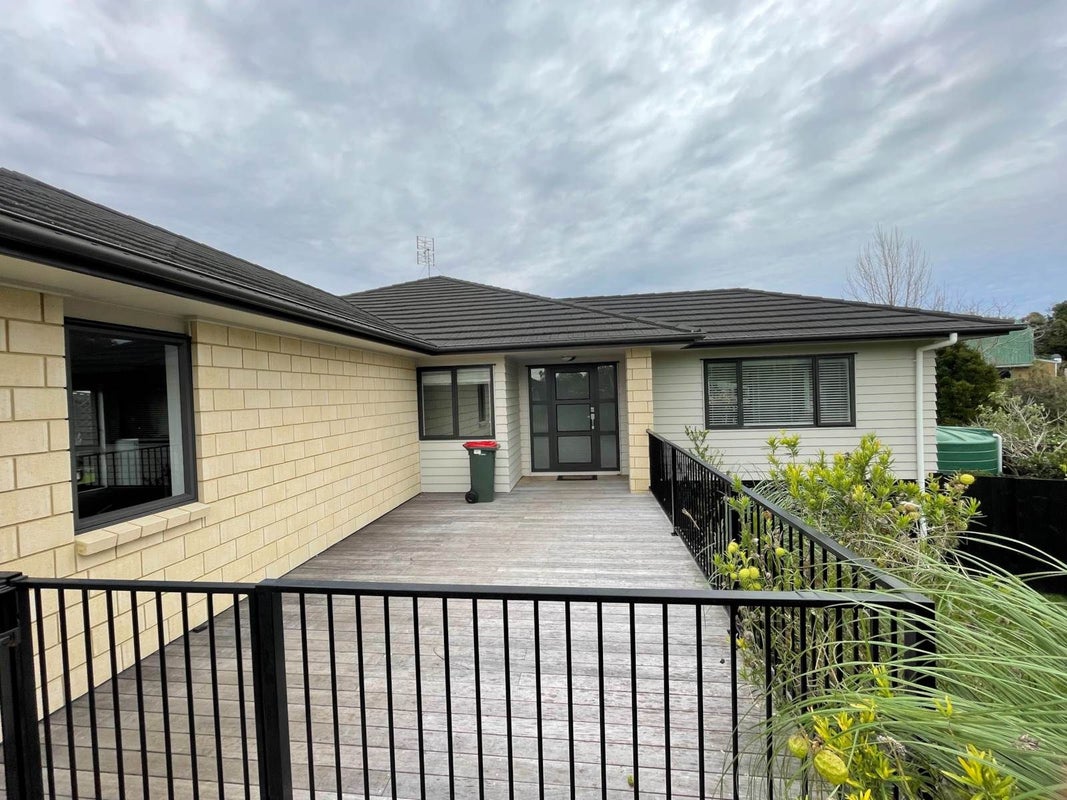 35 Pony Park Place, Beachlands, Auckland - Carousel 2