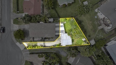 4A Lowell Place, Massey, Auckland - Carousel 1