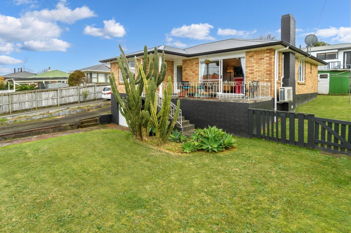 44 Cook Street, Gate Pa, Tauranga - Carousel 1