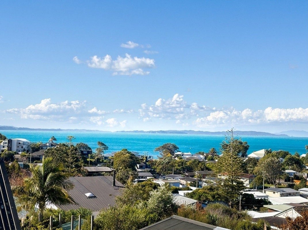 24 Surf Road, Stanmore Bay, Whangaparaoa - Carousel 1