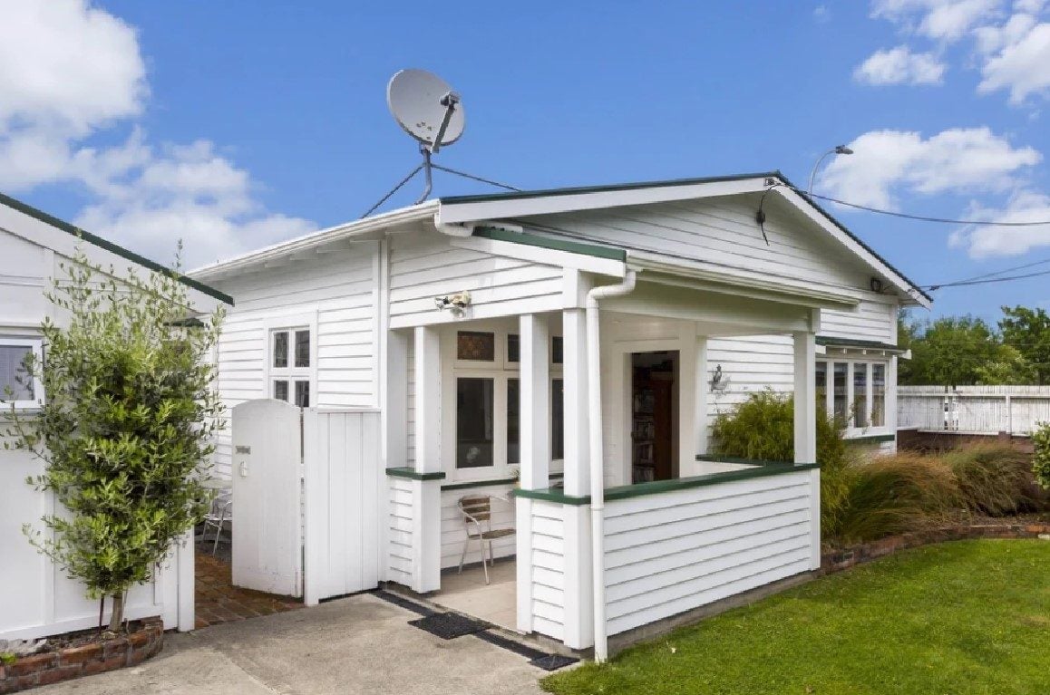 582 Fergusson Drive, Trentham, Upper Hutt - Carousel 1