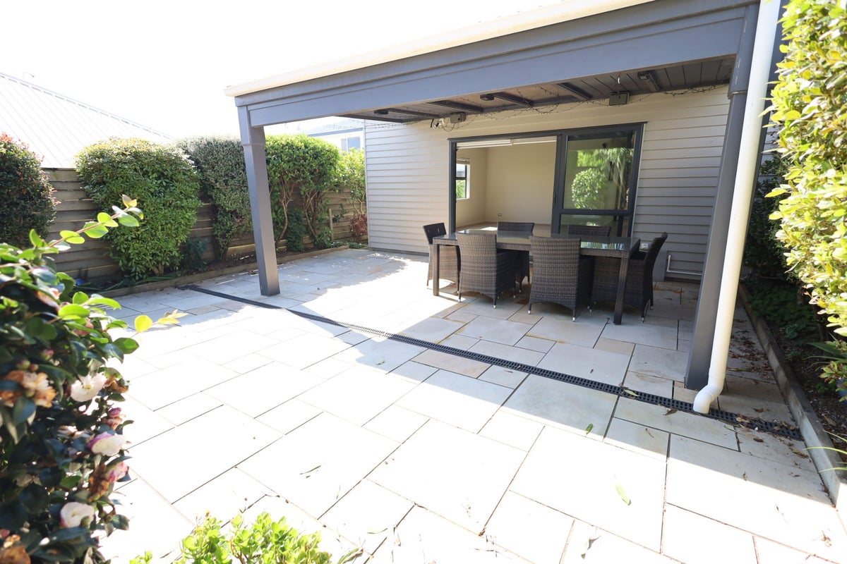 6 Roderick Street, Otumoetai, Tauranga - Carousel 1