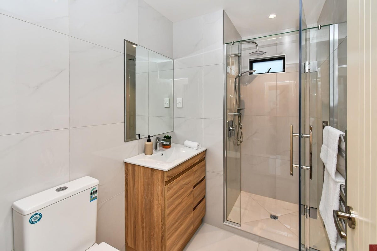 33 Frederick Hanson Road, Ardmore, Auckland - Carousel 13
