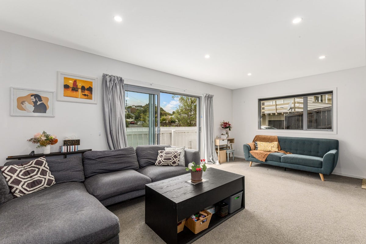 59B Larsen Crescent, Tawa, Wellington - Carousel 1