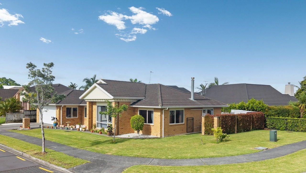 1 Stornaway Drive, Flat Bush, Auckland - Carousel 1