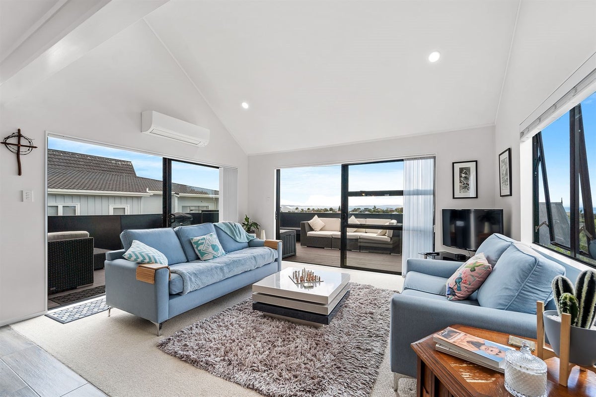 52 Waiora Road, Stanmore Bay, Whangaparaoa - Carousel 1