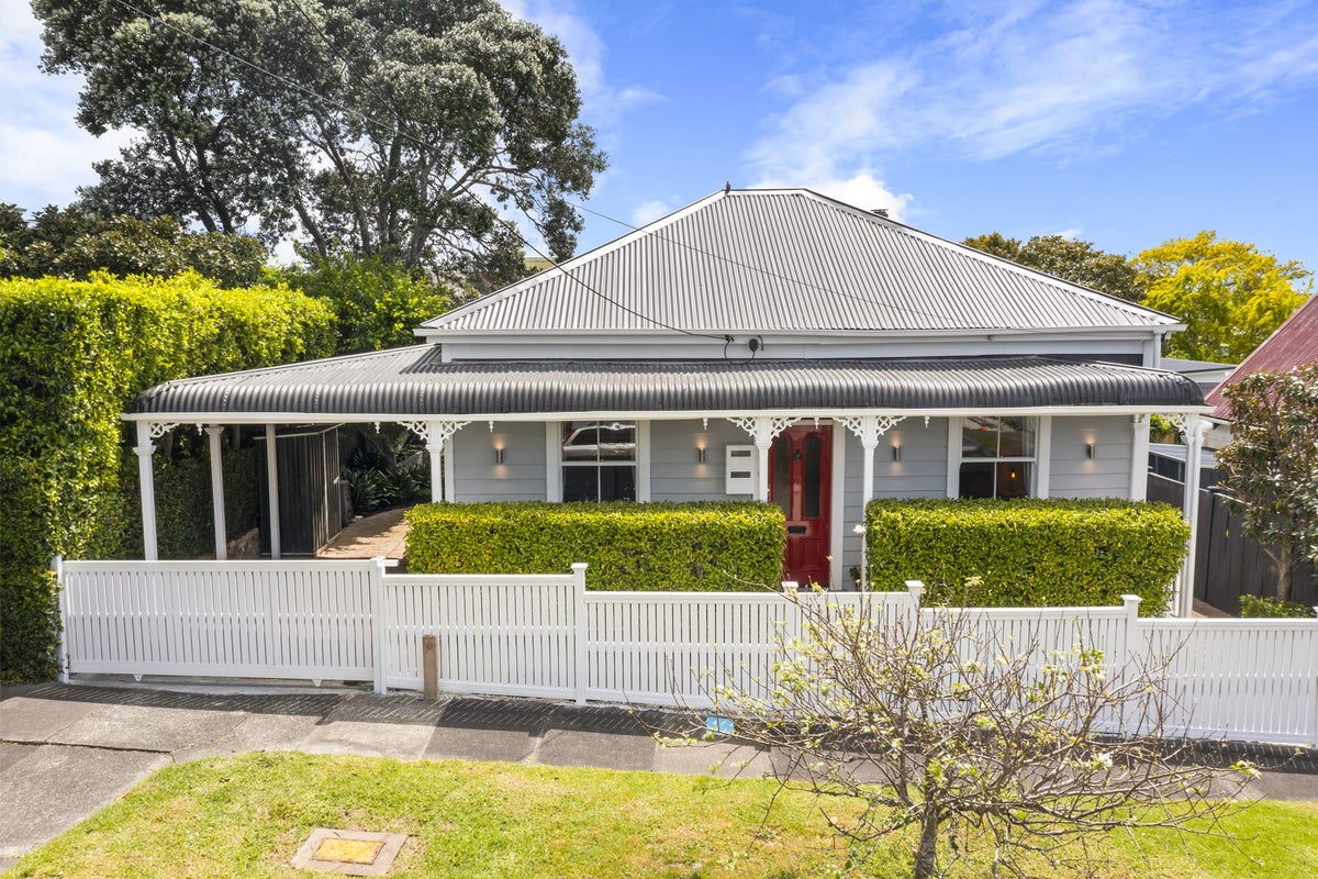 3 Kiwi Road, Stanley Point, Auckland - Carousel 1