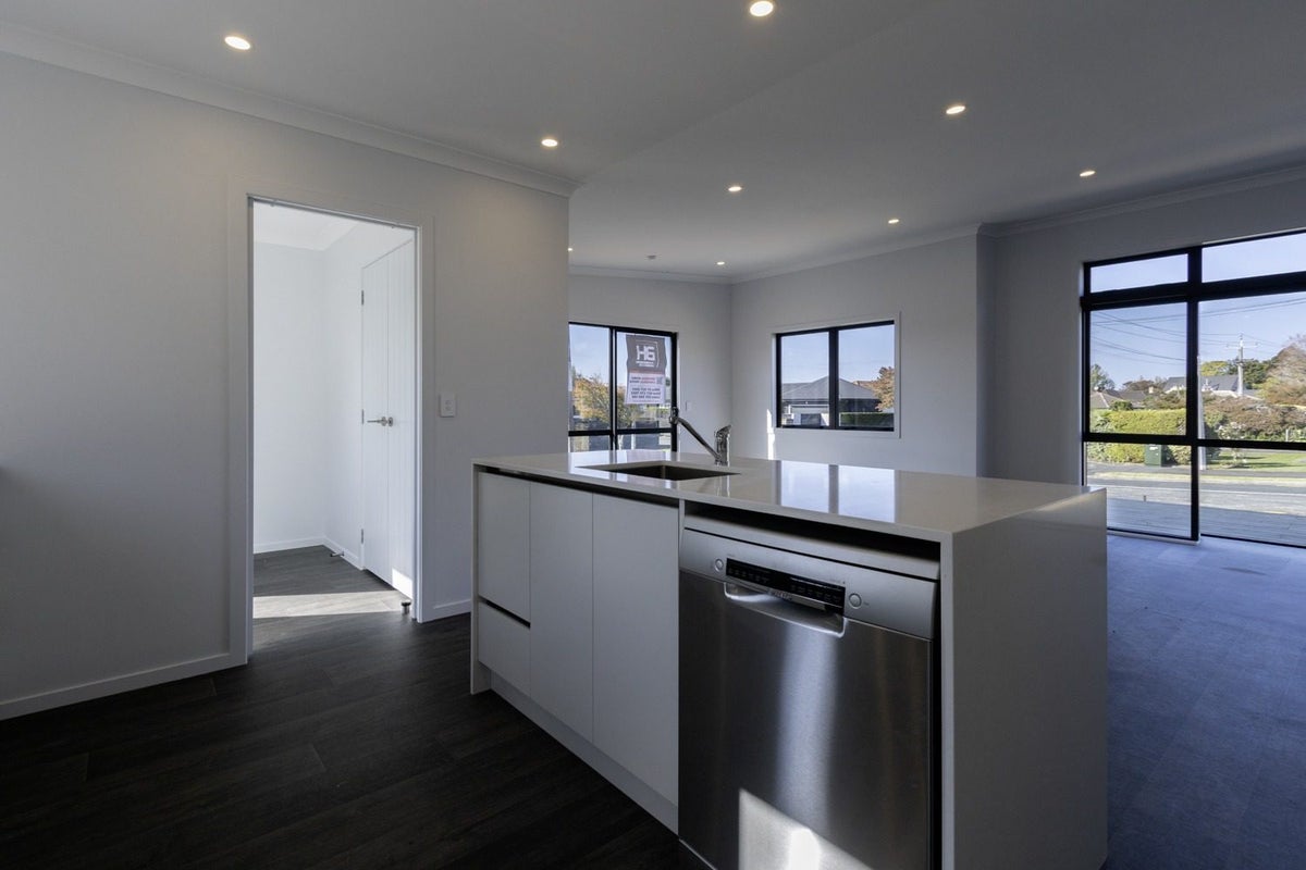 69 Beerescourt Road, Beerescourt, Hamilton - Carousel 1