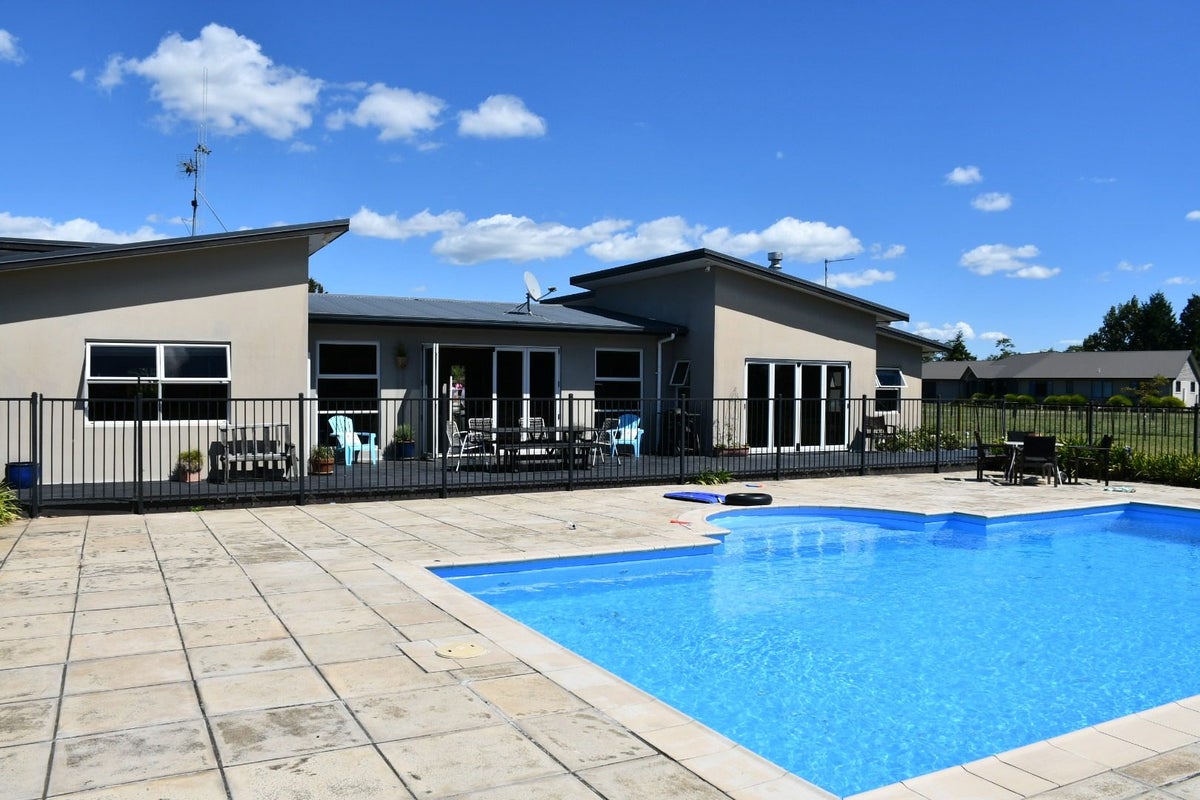 4/25 Lowe Road, Tamahere, Hamilton - Carousel 1