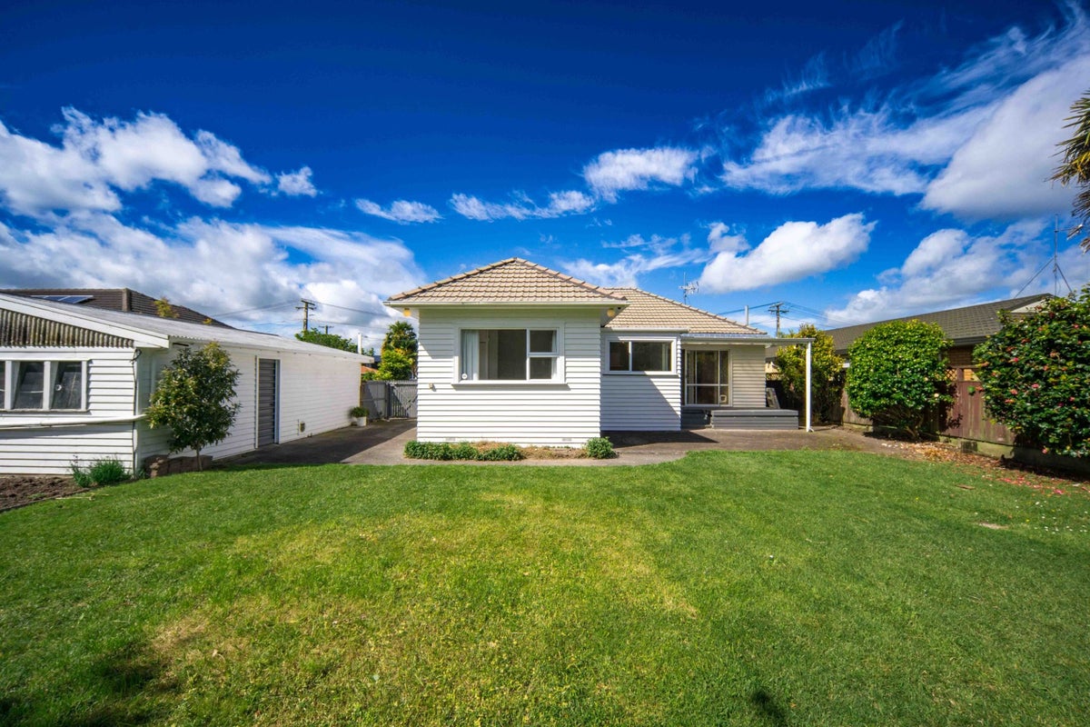 21 Pearsons Avenue, Claudelands, Hamilton - Carousel 1