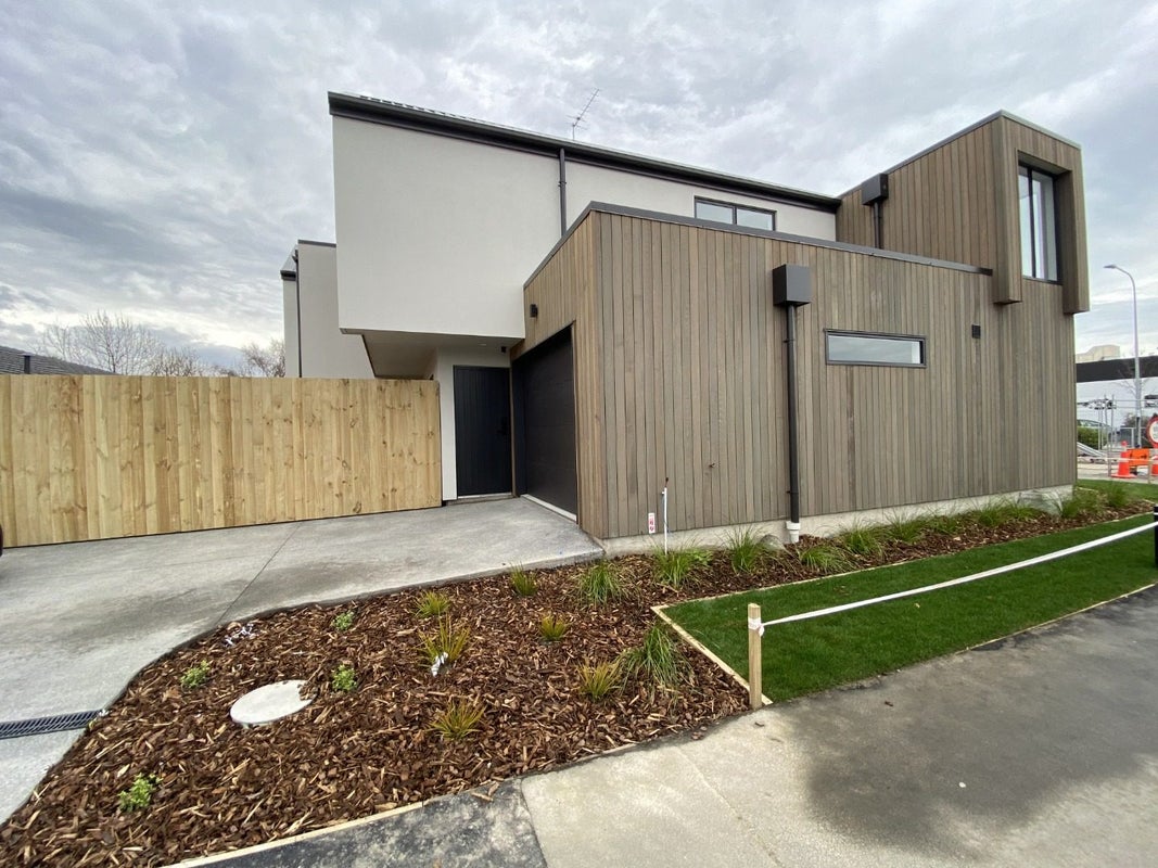 51 Edgeware Road, St Albans, Christchurch - Carousel 1