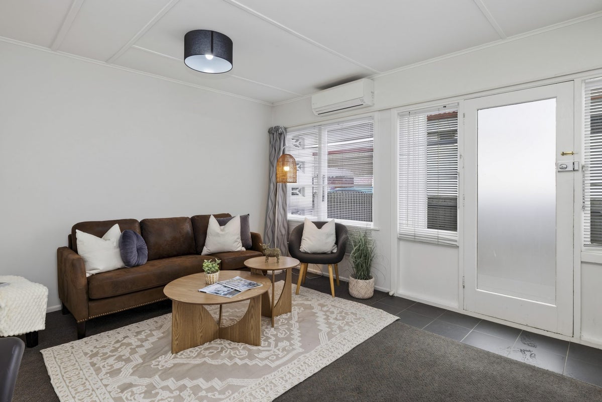 11/6 Keys Street, Elderslea, Upper Hutt - Carousel 1