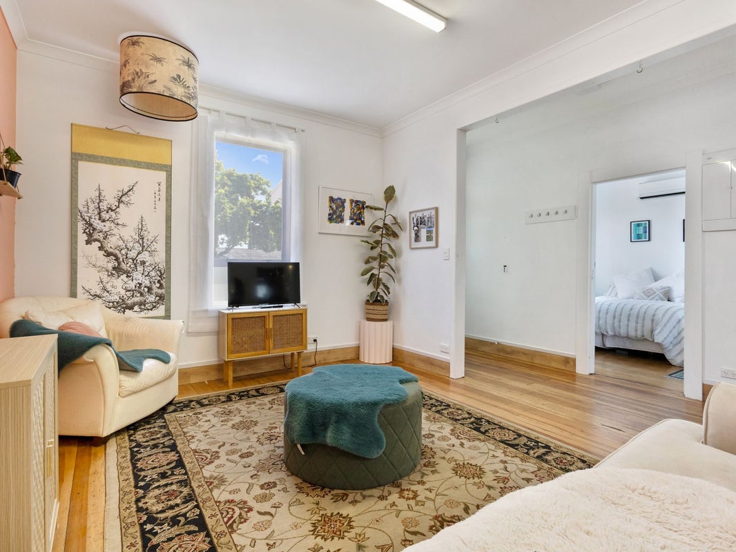 905 Willowpark Road North, Mayfair, Hastings - Carousel 2