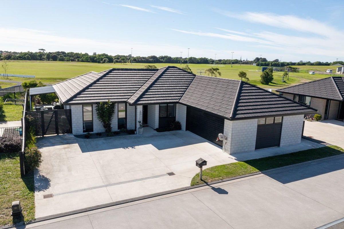3 Muriel Way, Papamoa Beach, Papamoa - Carousel 1