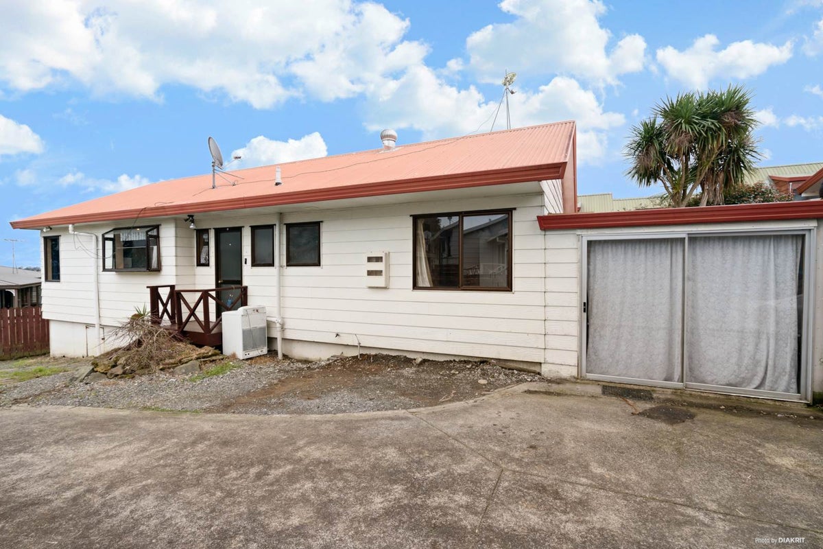 1/13 Crail Court, Totara Heights, Auckland - Carousel 1