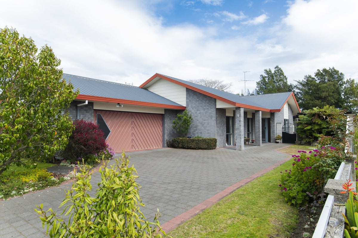 6 Ruth Street, Riverdale, Gisborne - Carousel 1
