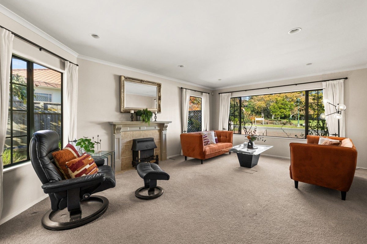 19 Kingsgate Avenue, Havelock North, Havelock North - Carousel 2