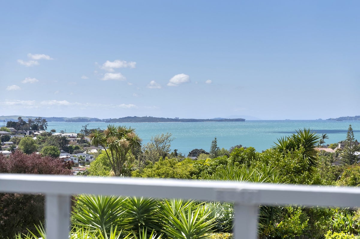 14 Coates Road, Cockle Bay, Auckland - Carousel 1