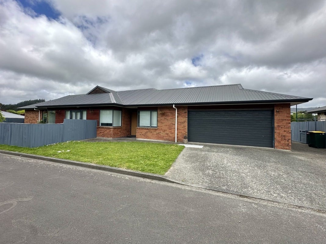 11 Cottle Heath Close, Manor Park, Lower Hutt - Carousel 1