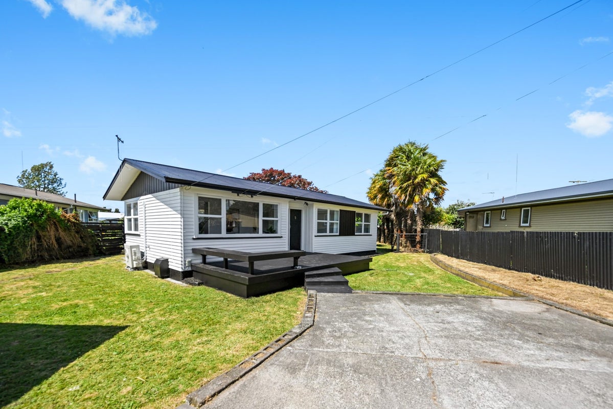 18 Northolt Road, Fairview Downs, Hamilton - Carousel 2