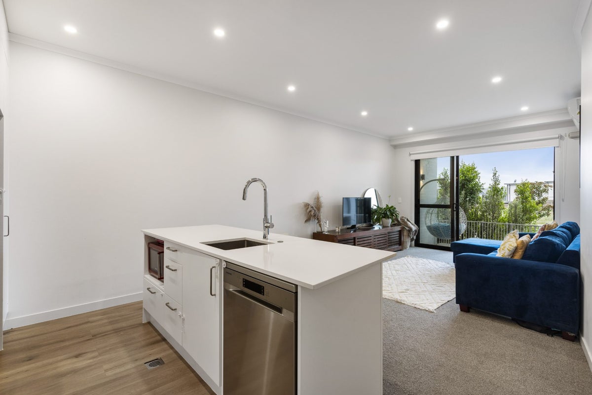 2/1 Genevieve Lane, Hobsonville, Auckland - Carousel 2