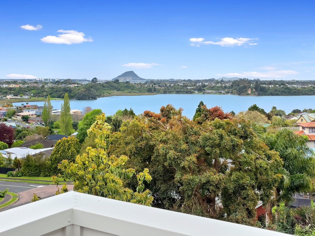 33 Philomel Crest, Welcome Bay, Tauranga - Carousel 2