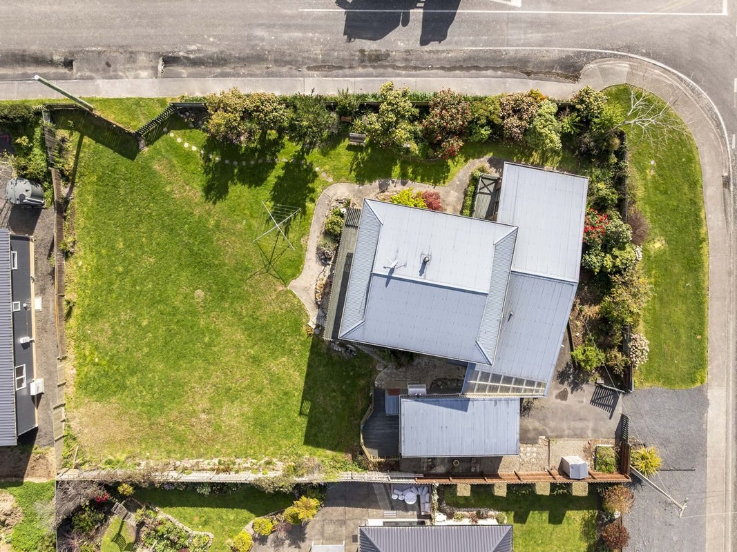11 Greenhithe Street, Waihola, Milton - Carousel 27