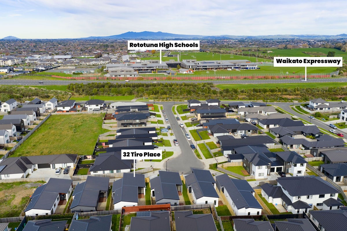 32 Tiro Place, Rototuna North, Hamilton - Carousel 18