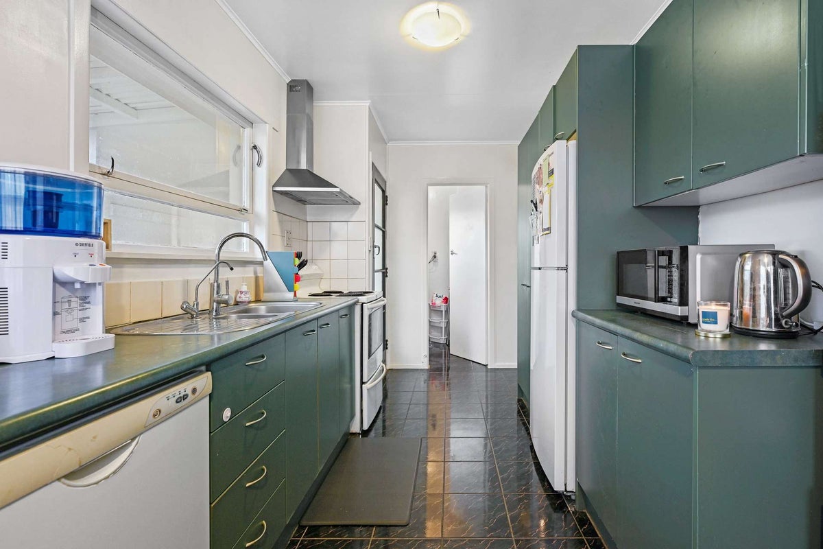 84 Bruce Avenue, Glenview, Hamilton - Carousel 1