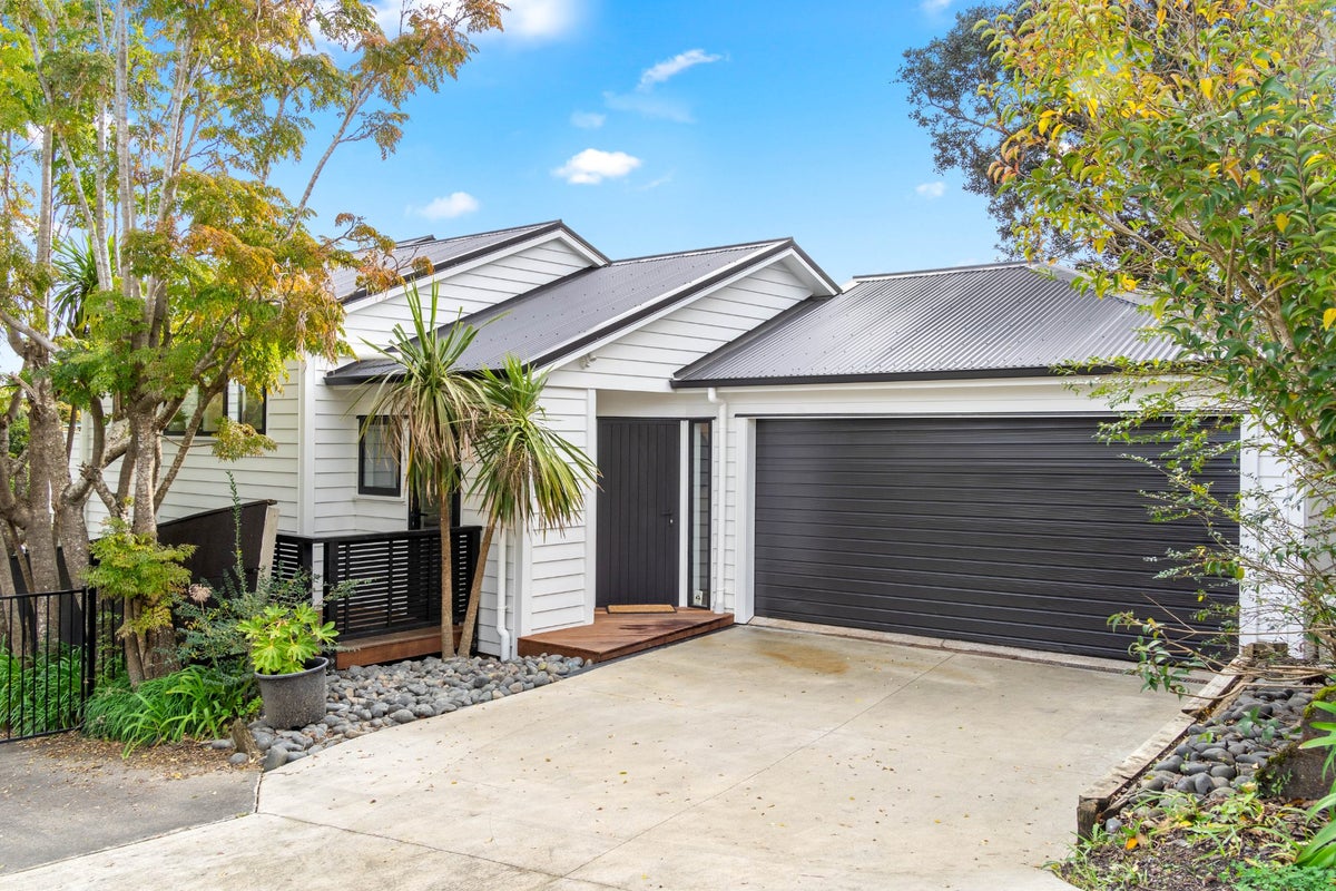 2/21 Tobruk Crescent, Milford, Auckland - Carousel 2