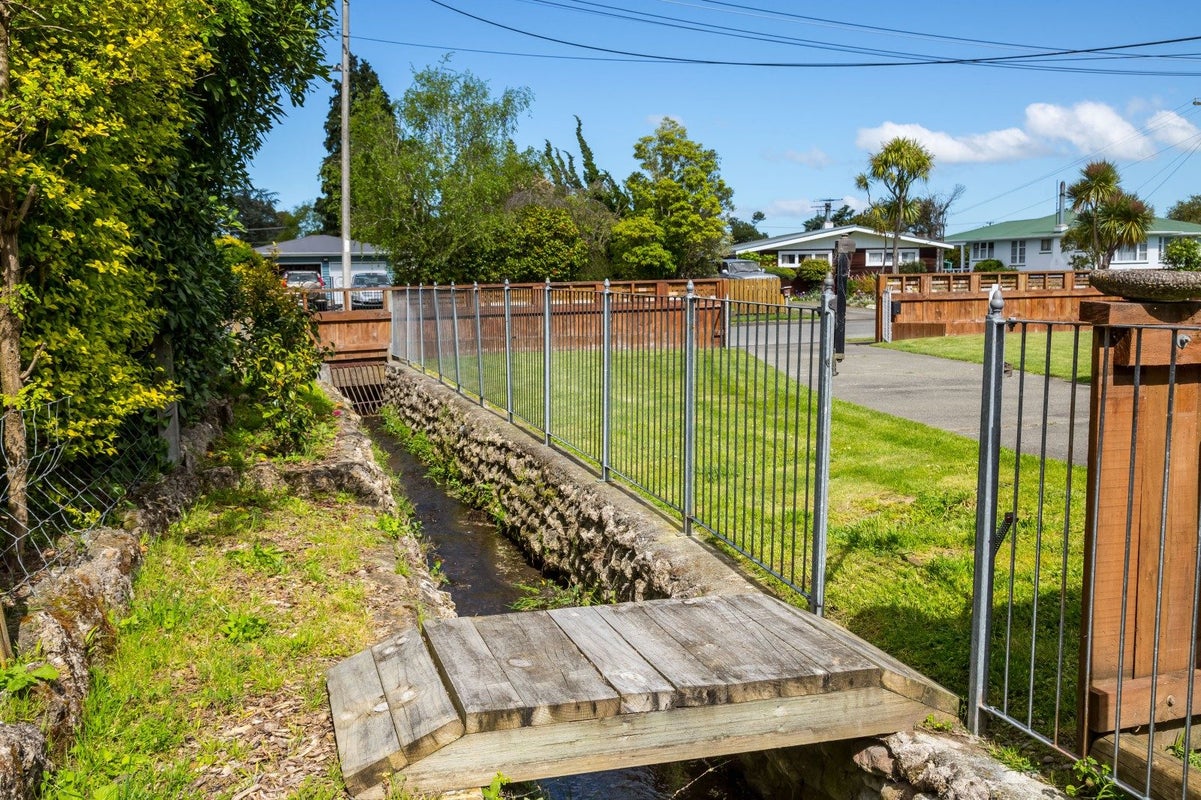 11 Madden Place, Solway, Masterton - Carousel 31