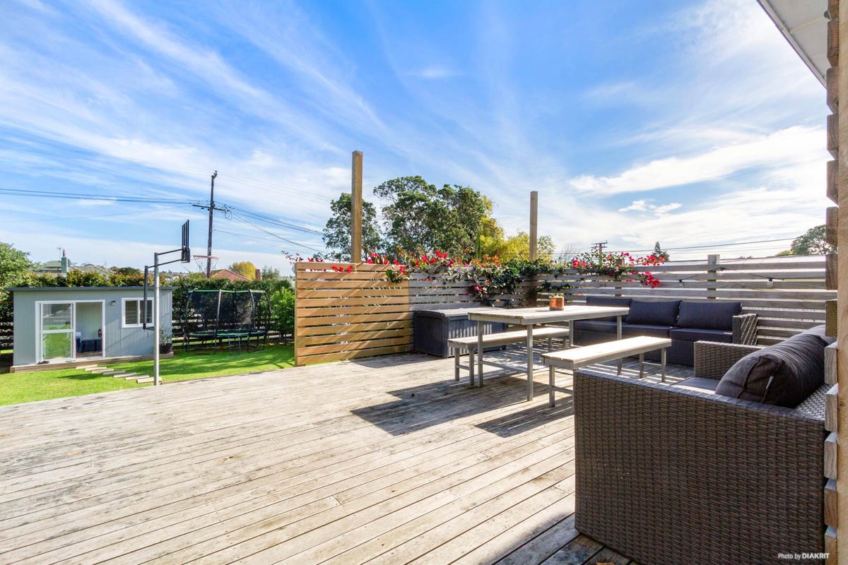 6 Laura Street, Kelston, Auckland - Carousel 2