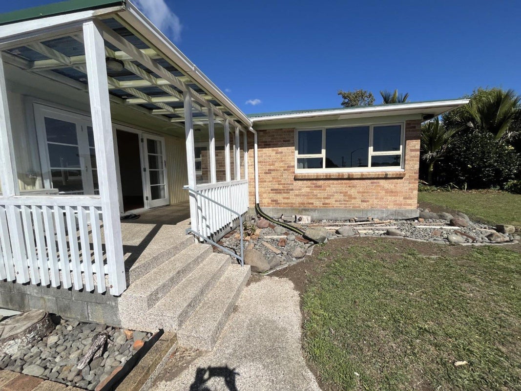 21 Barrett Road, Whalers Gate, New Plymouth - Carousel 1